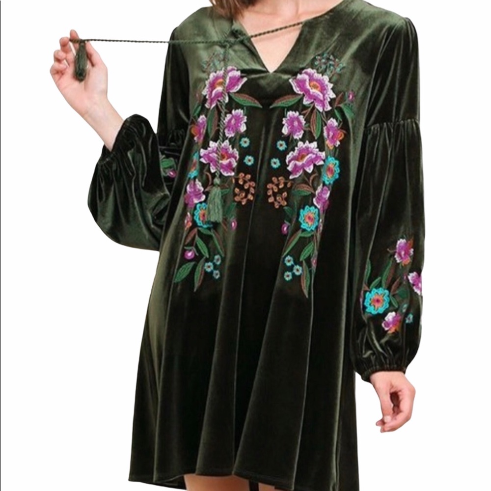 V-neck Velvet Balloon Sleeve Dress